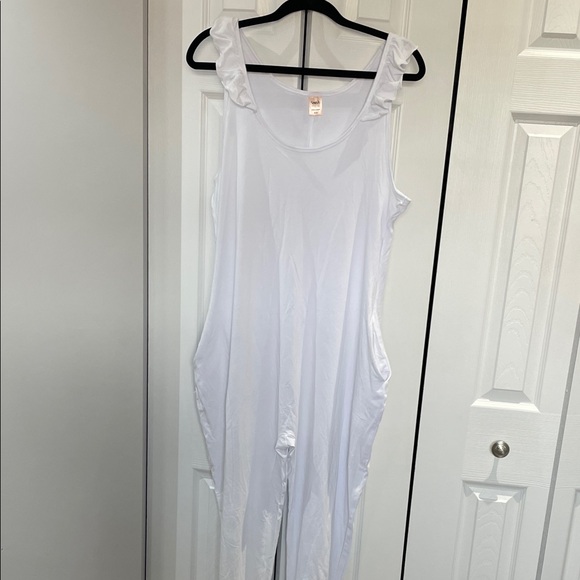 Smash + Tess White Ruffle-Shoulder Romper - Picture 2 of 5